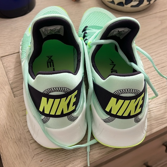 NWT: Nike Men's size 10 Free Metcon 4 workout shoes in Mint Foam/ Barely Green - Picture 6 of 7